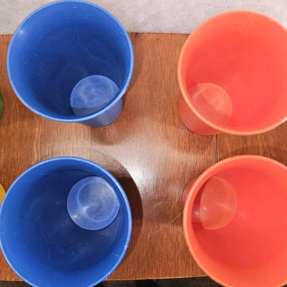 Tupperware Bell Tumblers Kids Small Juice Cups Set Of 6 #109 7 Oz Primary Colors